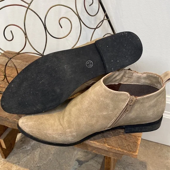 Restricted Booties - Picture 4 of 11